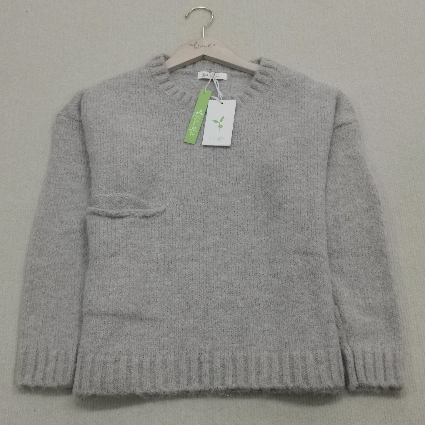 FallStil - Oversize Pullover mit elfenbeinfarbener Taschenfront