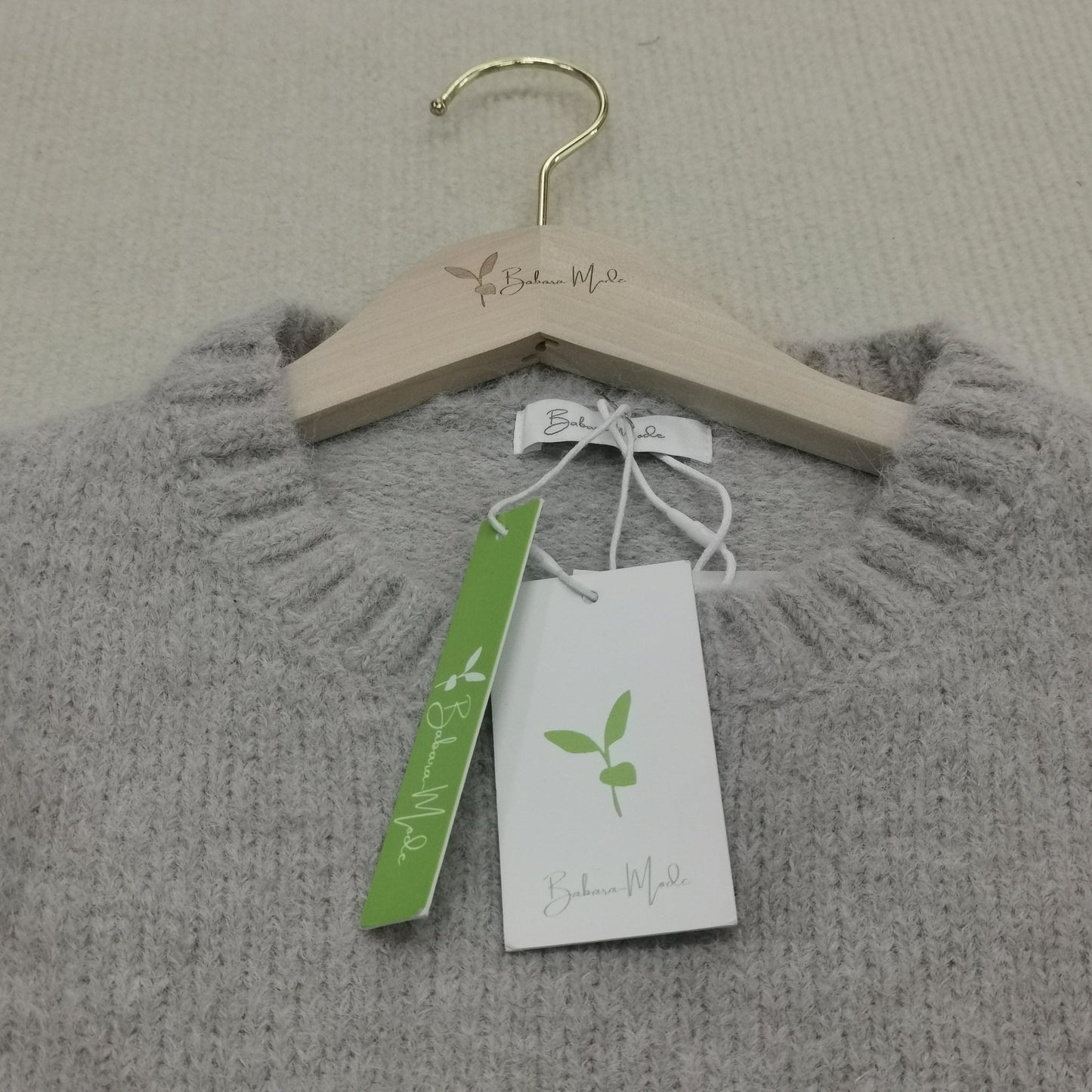 FallStil - Oversize Pullover mit elfenbeinfarbener Taschenfront